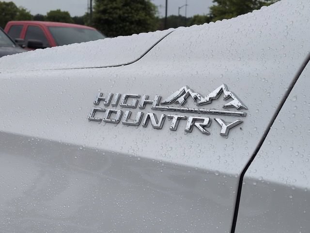 Used 2024 Chevrolet Suburban High Country w/ Advanced Technology Package AWD/4WD image 14