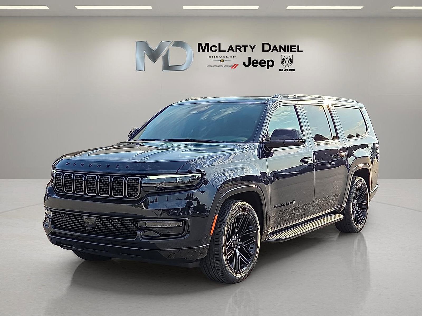 New 2025 Jeep Wagoneer L Series II w/ Premium Group I image 2