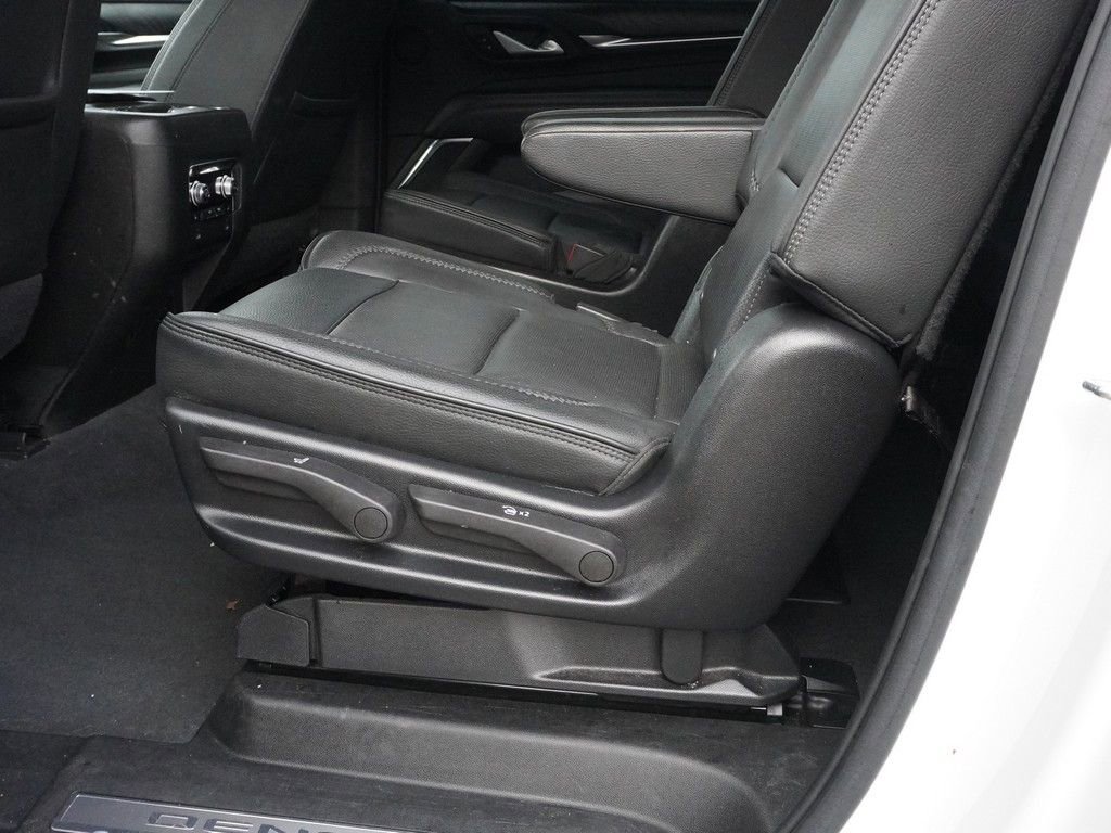 Used 2022 GMC Yukon XL Denali w/ Denali Premium Package image 33