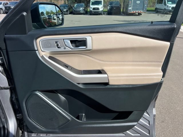 Used 2023 Ford Explorer Limited w/ Equipment Group 301A AWD/4WD image 10