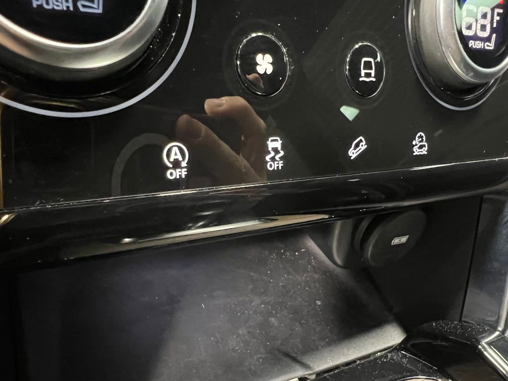 Used 2020 Land Rover Discovery Sport SE image 33