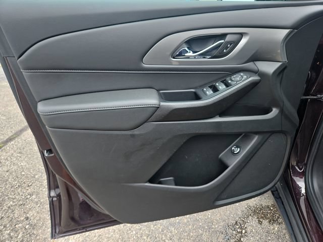 Used 2023 Chevrolet Traverse LT FWD image 11