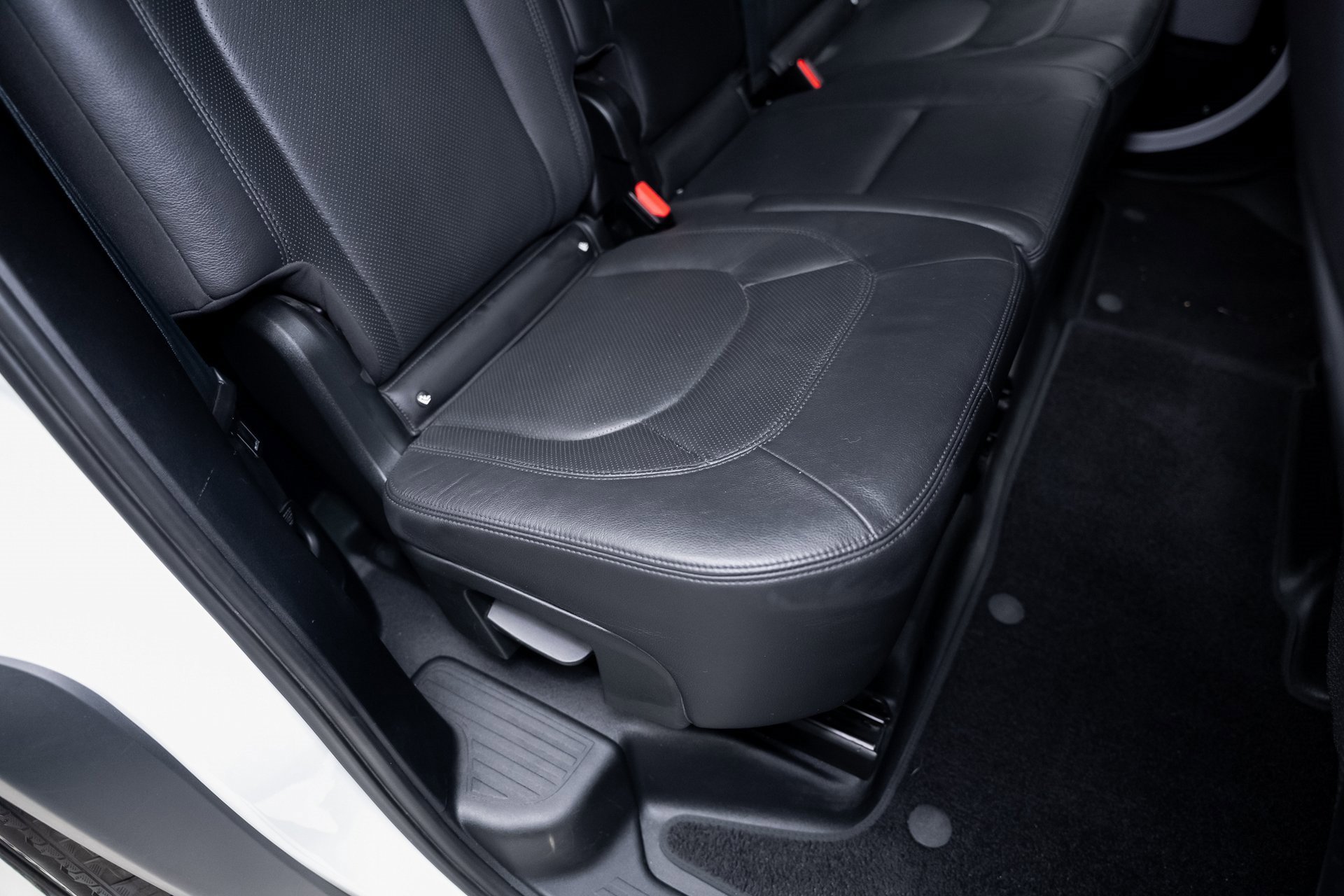 Used 2023 Land Rover Defender 130 SE image 67