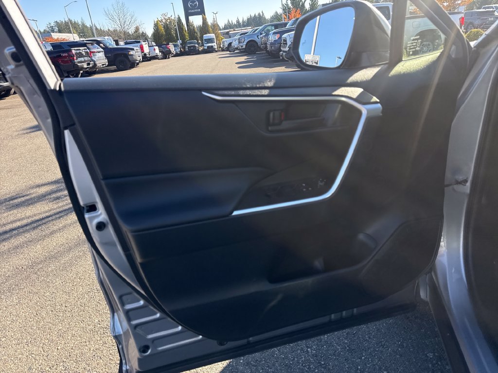 Used 2019 Toyota RAV4 LE w/ All Weather Liner Package AWD/4WD image 17