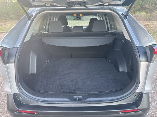 Used 2021 Toyota RAV4 XLE image 10