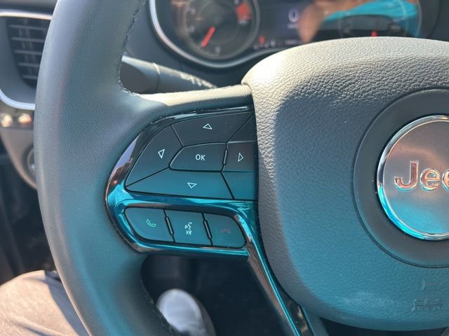 Used 2023 Jeep Cherokee Altitude Lux image 14