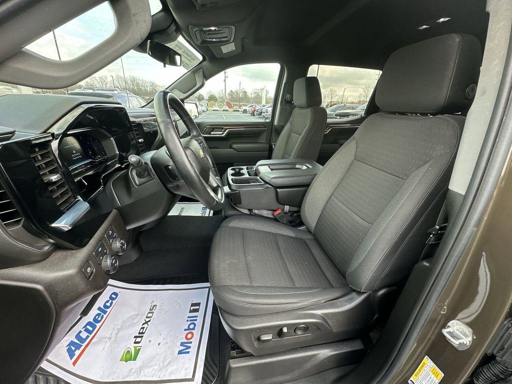 Used 2024 Chevrolet Silverado 1500 LT image 11