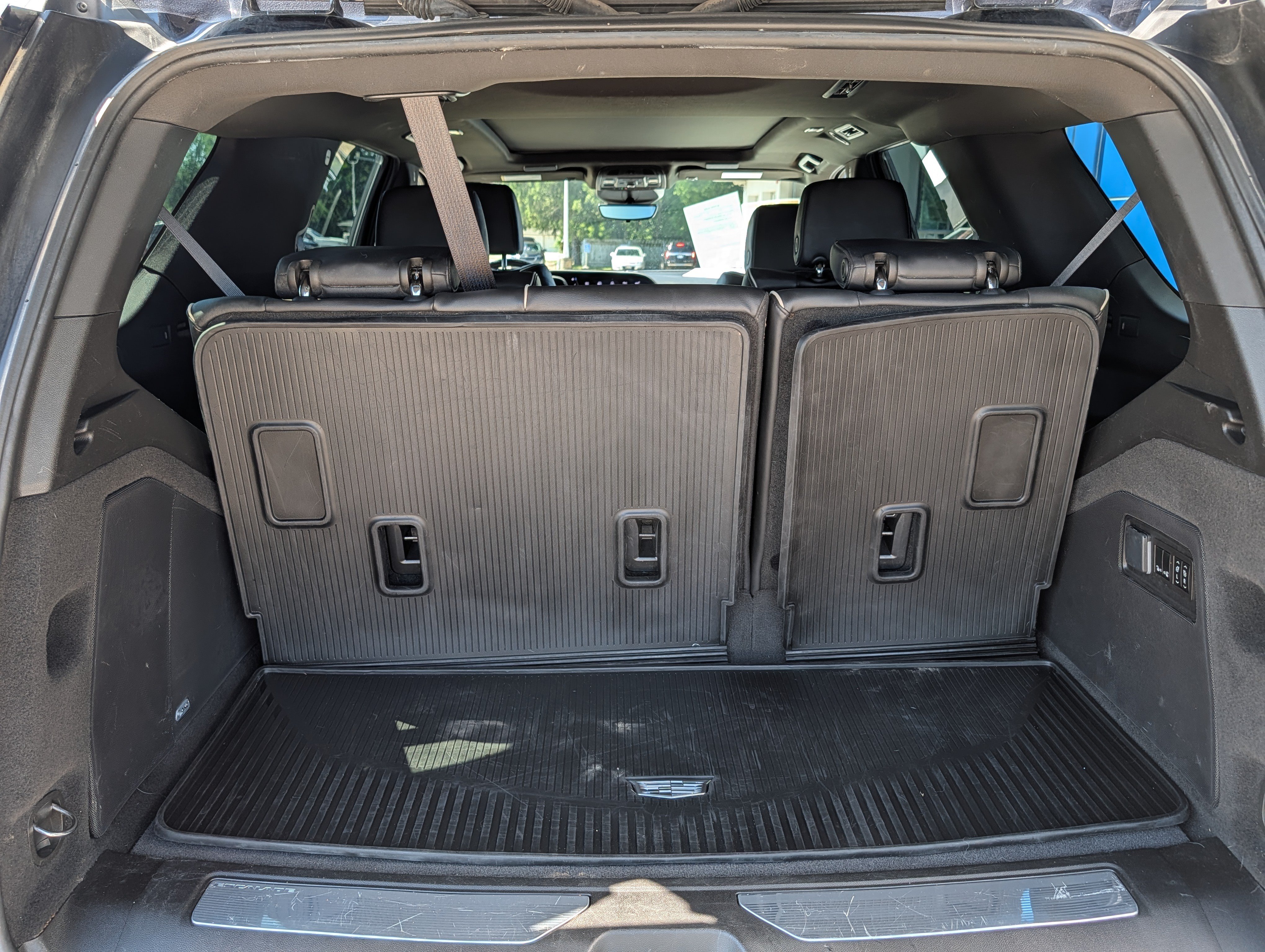 Used 2023 Cadillac Escalade Premium Luxury w/ LPO, Floor Liner Package AWD/4WD image 11