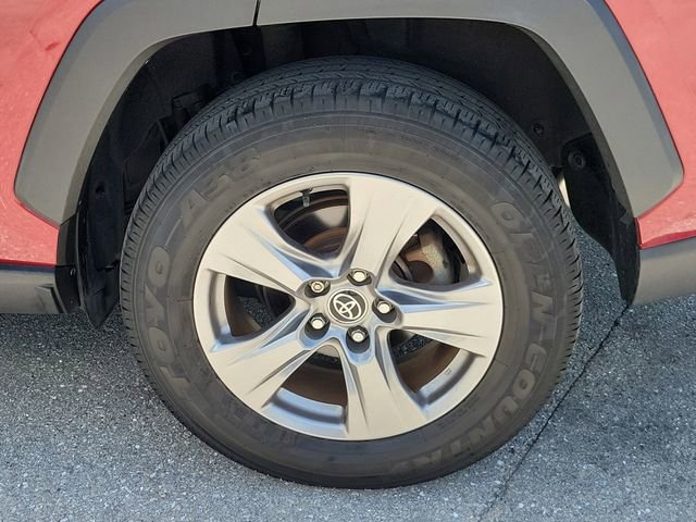 Used 2022 Toyota RAV4 XLE w/ Convenience Package AWD/4WD image 6