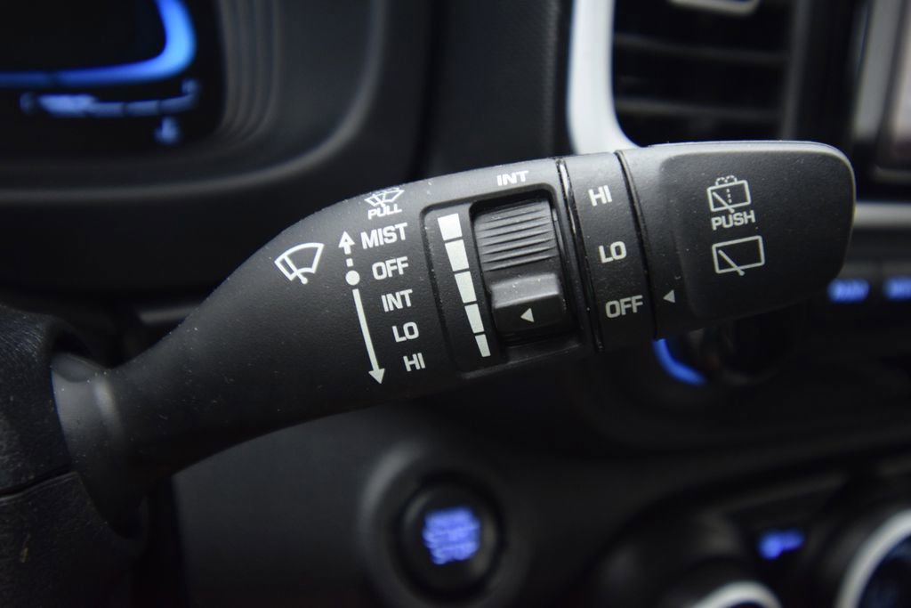 Used 2023 Hyundai Venue Limited w/ Cargo Package FWD image 37