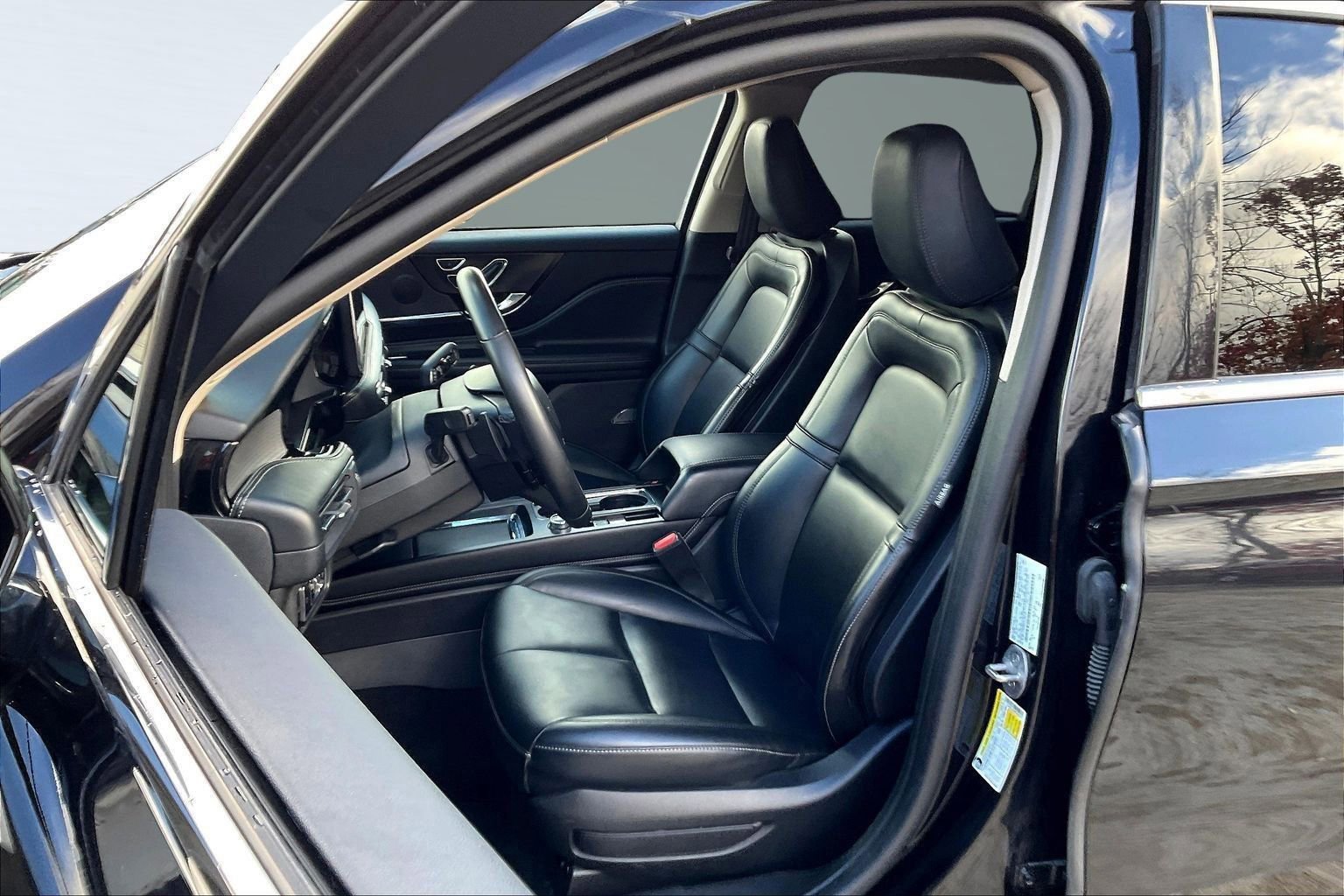 Used 2023 Lincoln Corsair AWD image 28