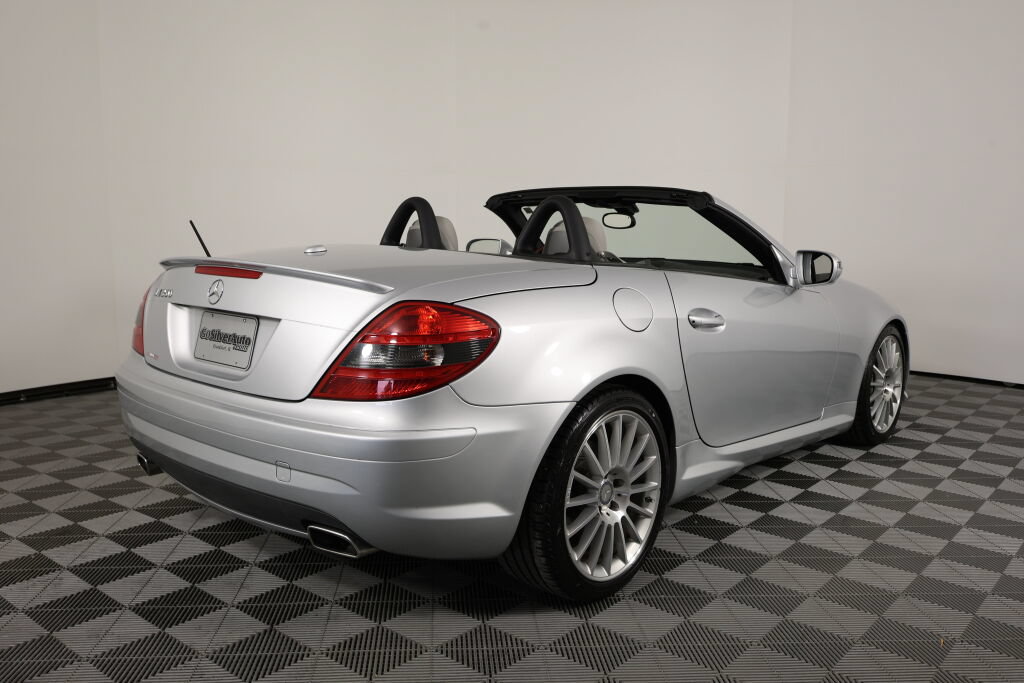 Used 2010 Mercedes-Benz SLK 350 image 4