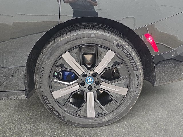 Certified 2024 BMW iX xDrive50 w/ Sport Package AWD/4WD image 30