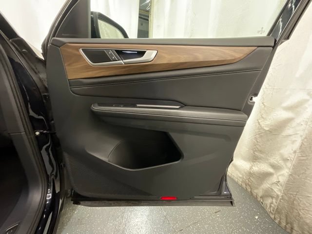 Used 2025 Volkswagen Atlas SE FWD image 22