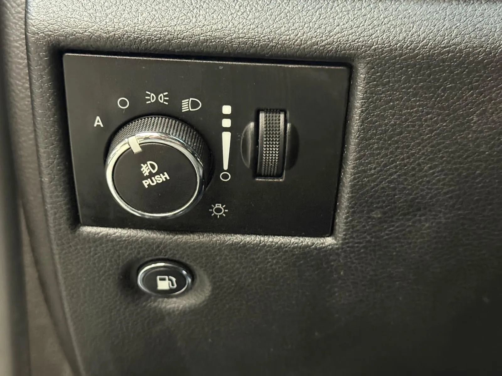 Used 2014 Jeep Grand Cherokee Laredo w/ Quick Order Package 23E image 25