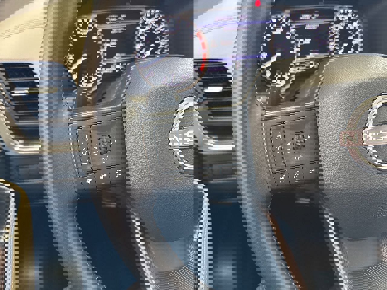 Used 2025 Nissan Rogue SV image 19