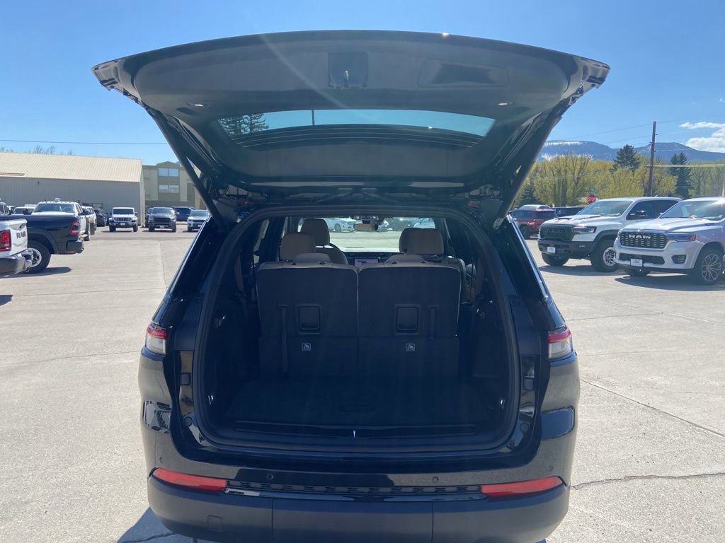 New 2025 Jeep Grand Cherokee L Limited w/ Black Appearance Package image 9