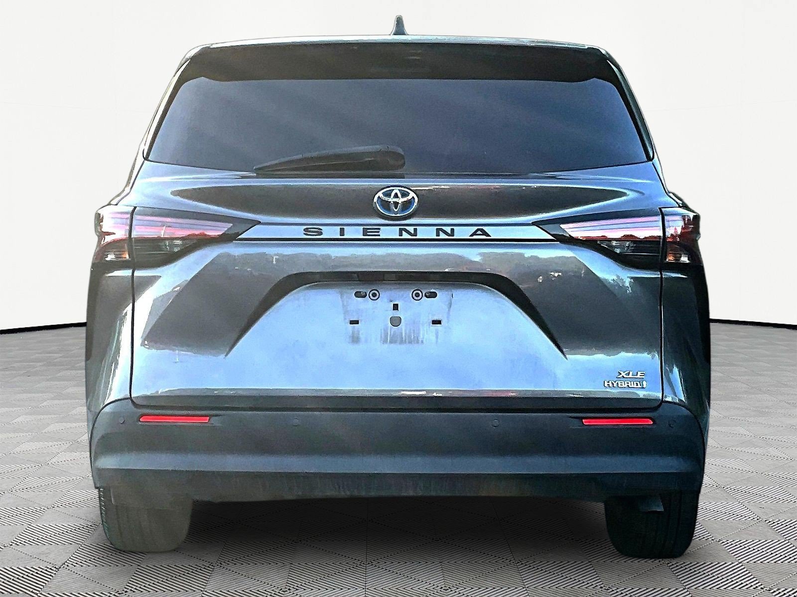 Used 2021 Toyota Sienna XLE FWD image 5