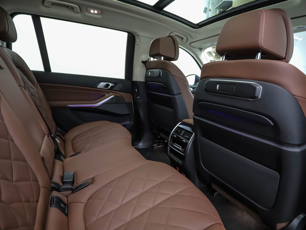 Used 2024 BMW X7 xDrive40i w/ Premium Package image 32