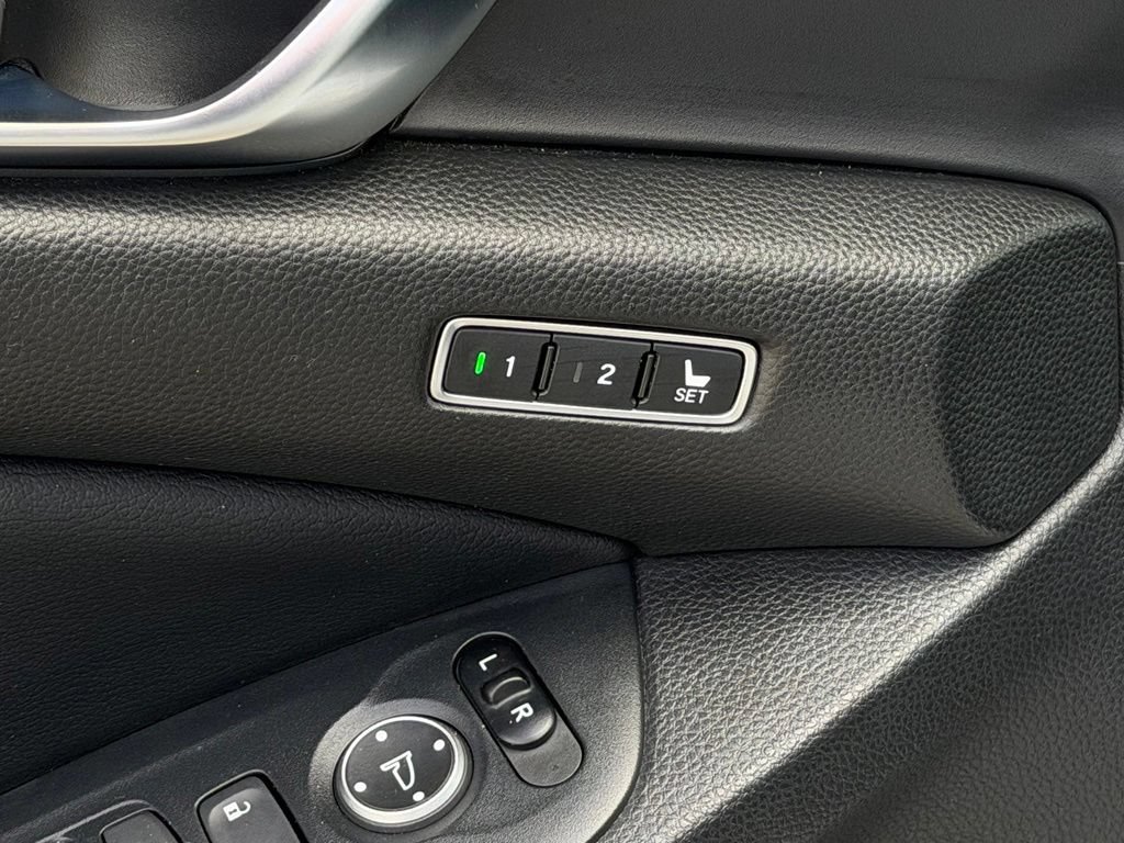 Used 2018 Honda Accord Touring image 17