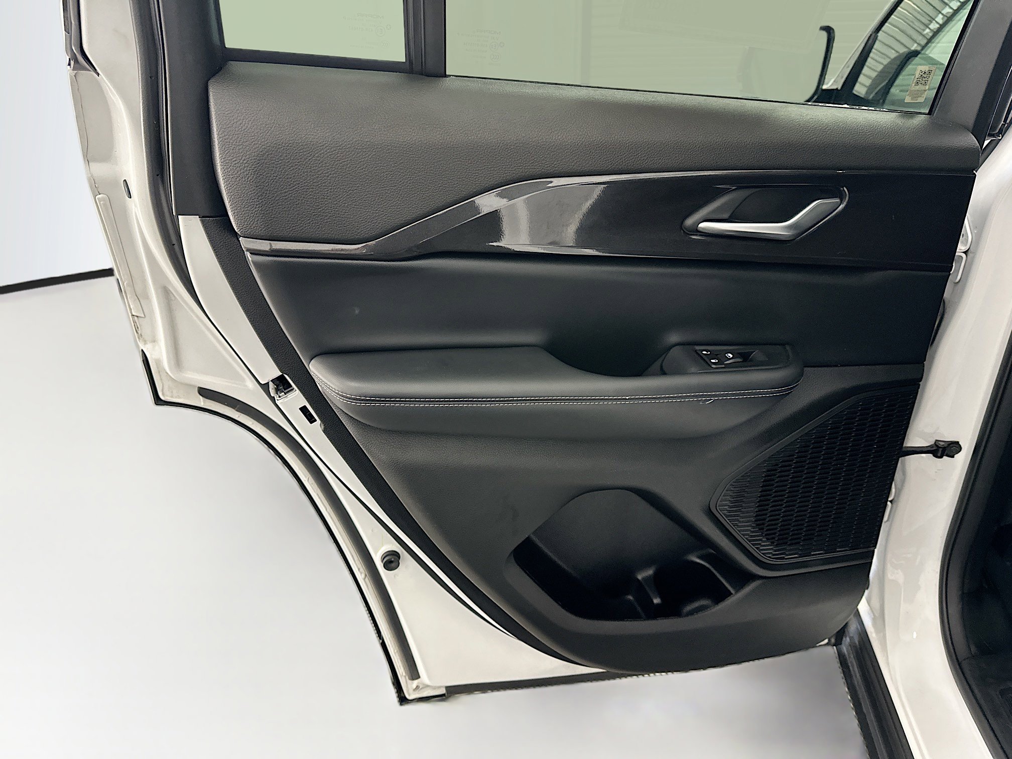 Used 2023 Jeep Grand Cherokee Altitude image 27