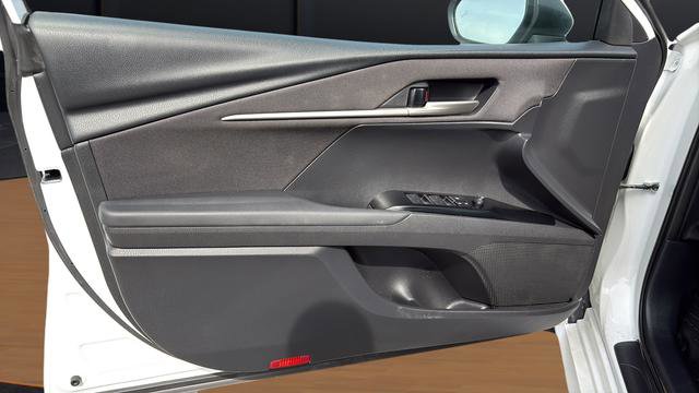 Used 2025 Toyota Camry LE AWD/4WD image 14