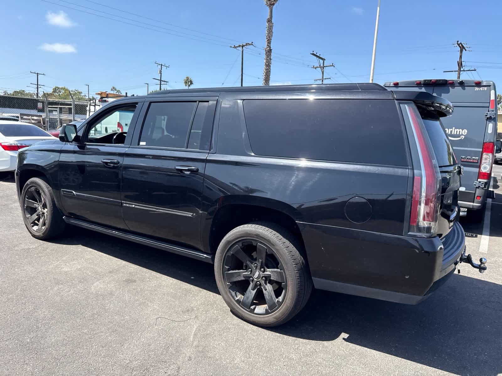 Used 2018 Cadillac Escalade ESV Premium Luxury RWD image 19