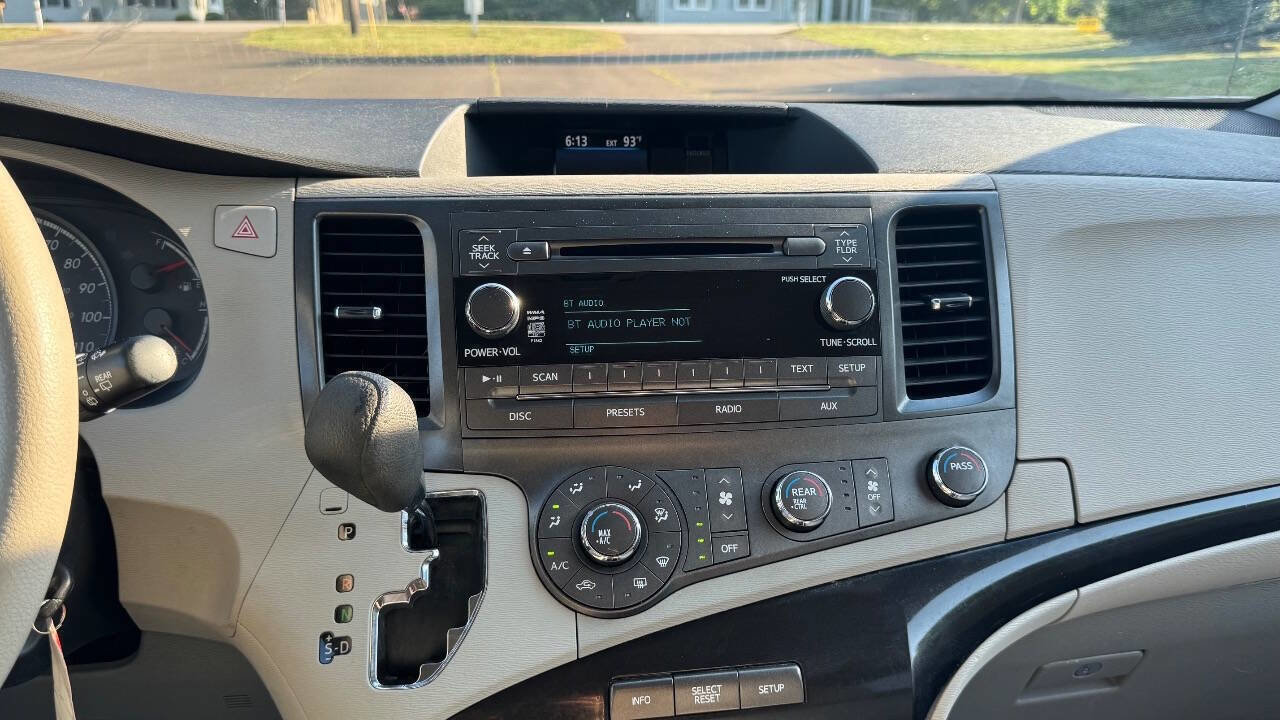 Used 2012 Toyota Sienna LE FWD image 17