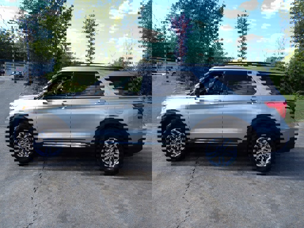 Used 2020 Ford Explorer XLT w/ Equipment Group 202A image 18