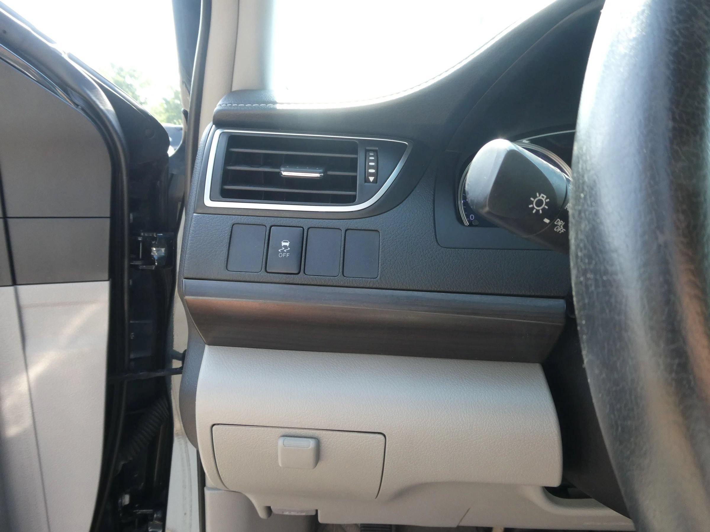 Used 2015 Toyota Camry XLE FWD image 18