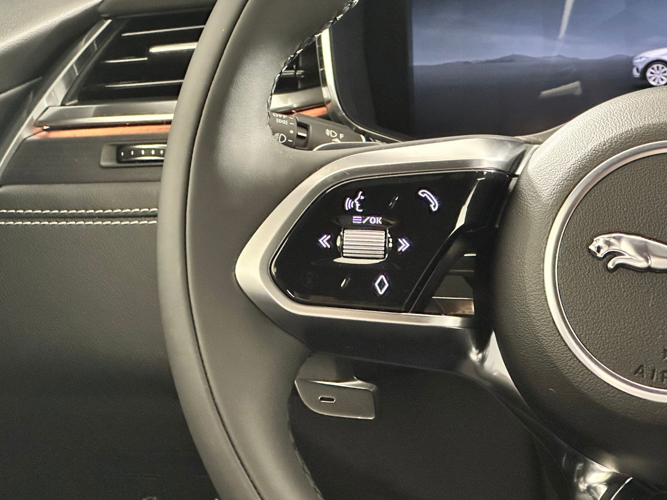 New 2026 Jaguar F-PACE R-Dynamic S image 15