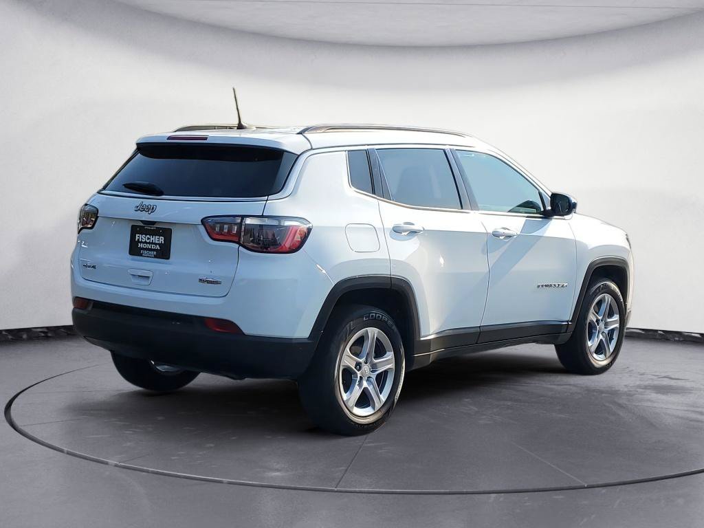Used 2024 Jeep Compass Latitude AWD/4WD image 3