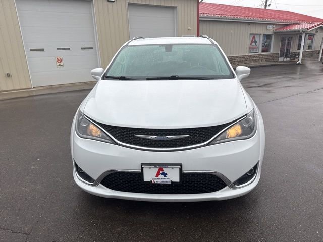 Used 2019 Chrysler Pacifica Touring-L image 8