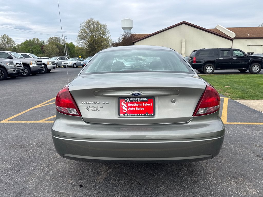 Used 2004 Ford Taurus SE FWD image 7