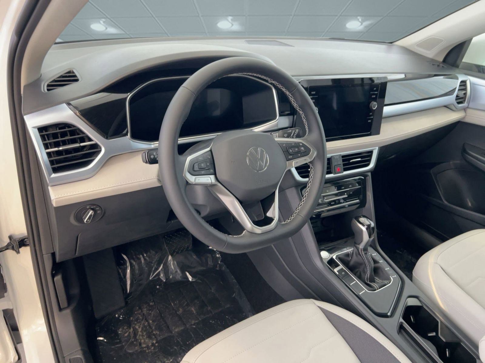 New 2026 Volkswagen Taos SE FWD image 4