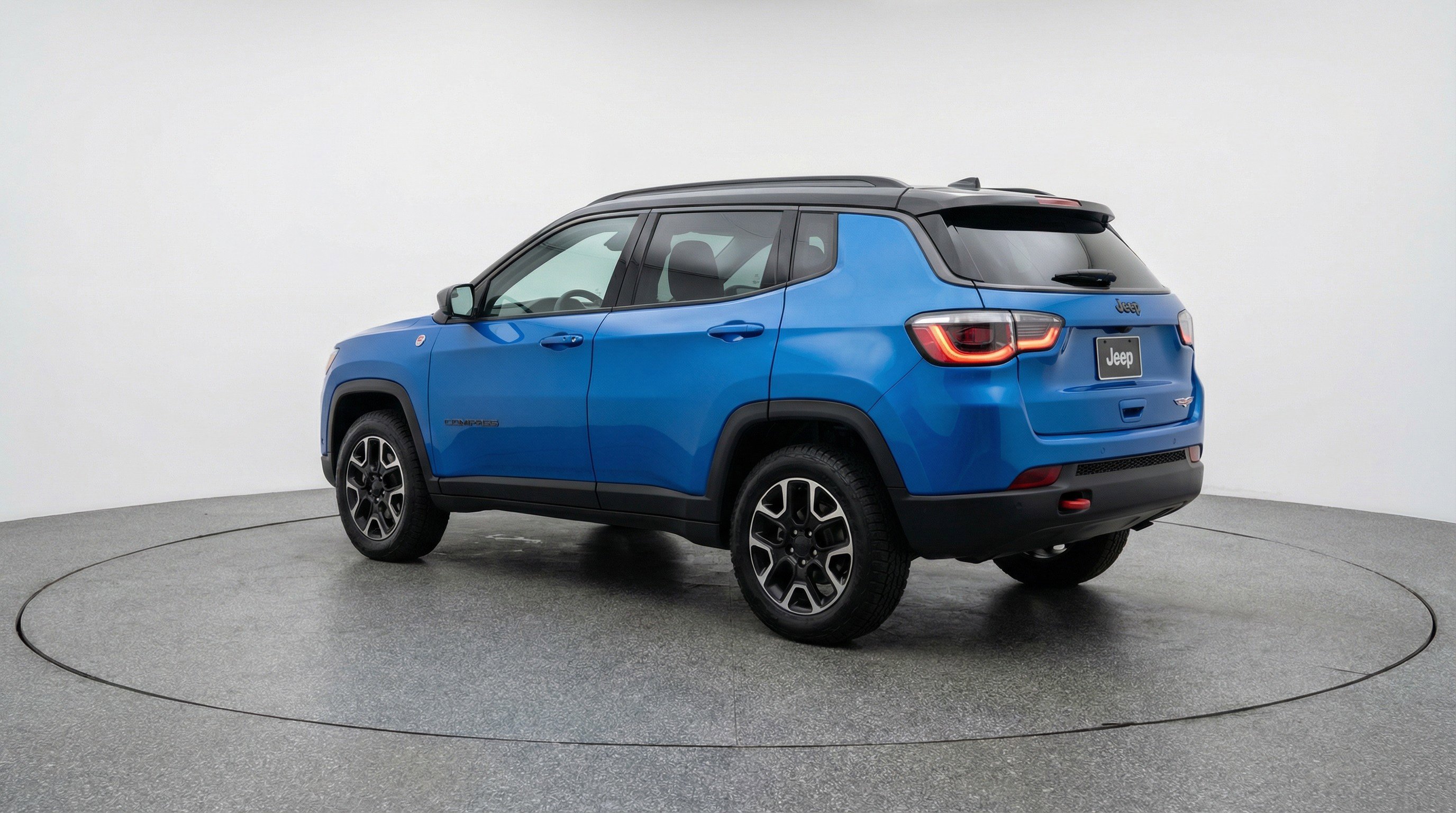 Used 2025 Jeep Compass Trailhawk image 6