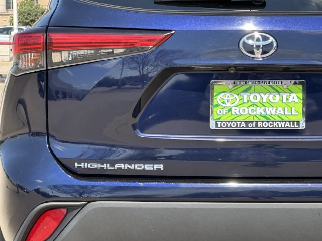 Used 2021 Toyota Highlander XLE AWD/4WD image 5