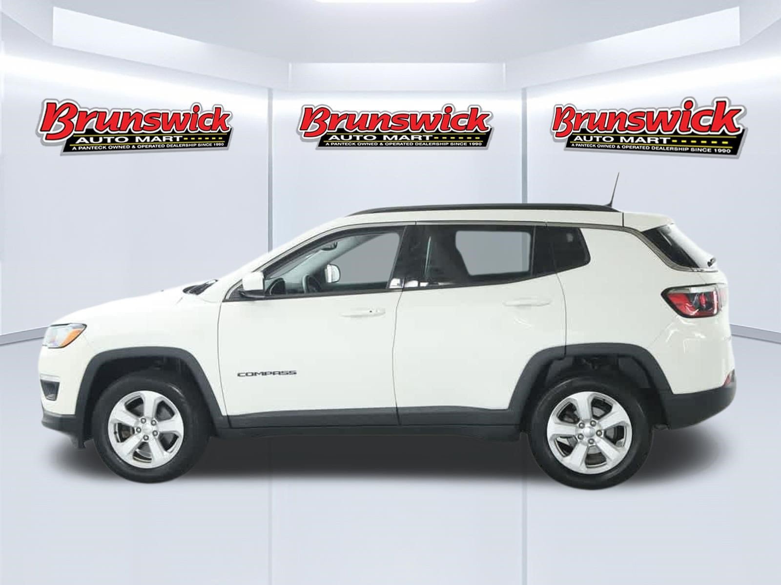 Used 2017 Jeep Compass Latitude w/ Popular Equipment Group AWD/4WD image 40