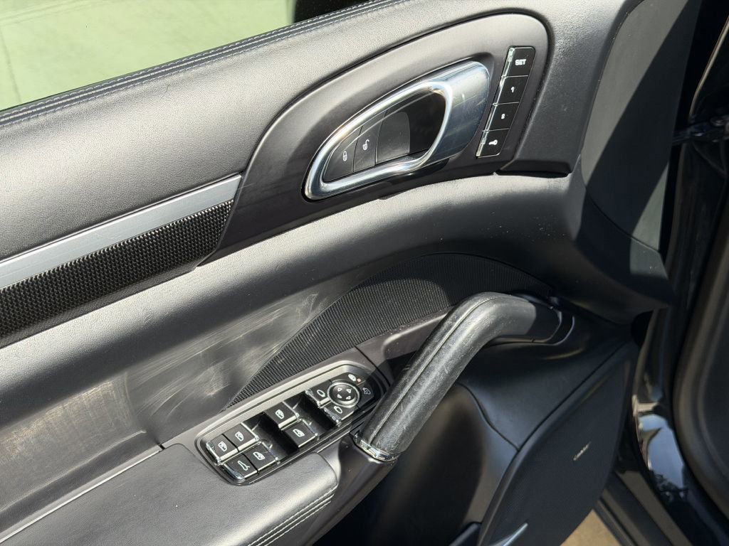 Used 2018 Porsche Cayenne Turbo S AWD/4WD image 18