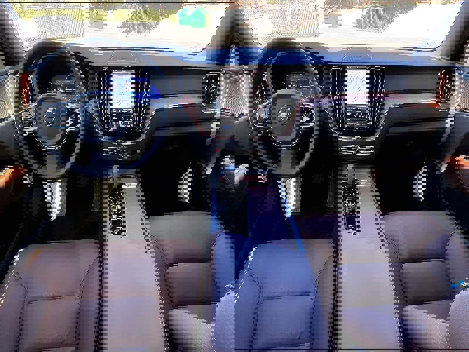 Used 2025 Volvo XC60 T8 Plus w/ Protection Package Premier image 15