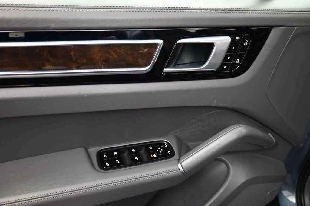 Used 2019 Porsche Cayenne S AWD/4WD image 9