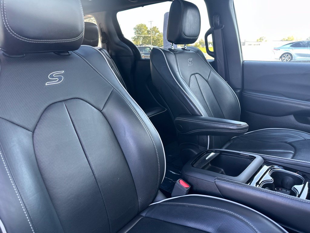 Used 2025 Chrysler Pacifica Limited FWD image 37