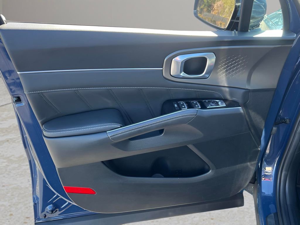 Used 2025 Kia Sorento SX image 25