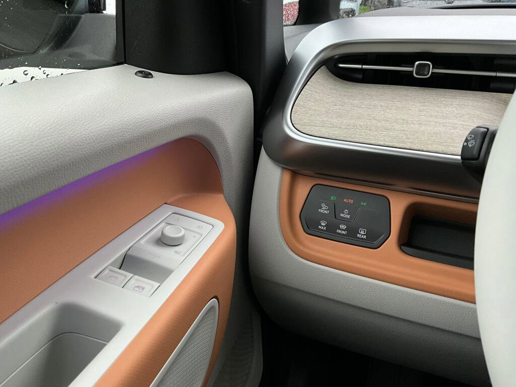 New 2025 Volkswagen ID. Buzz Pro S Plus image 24