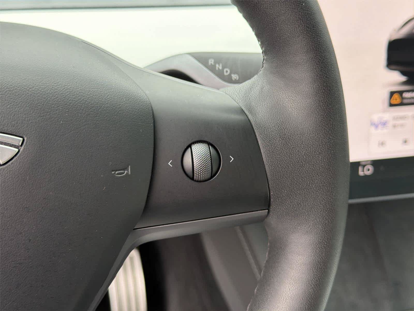 Used 2023 Tesla Model Y Performance AWD/4WD image 35