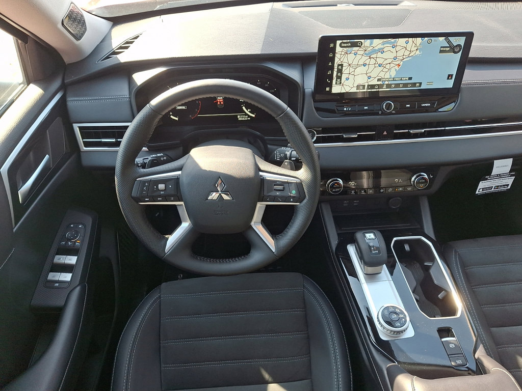 Used 2025 Mitsubishi Outlander SE AWD/4WD image 21