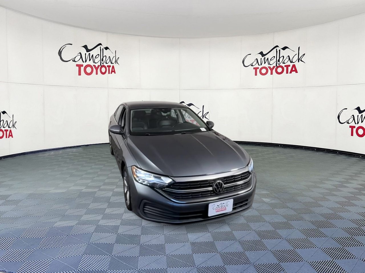 Used 2024 Volkswagen Jetta SE FWD image 4