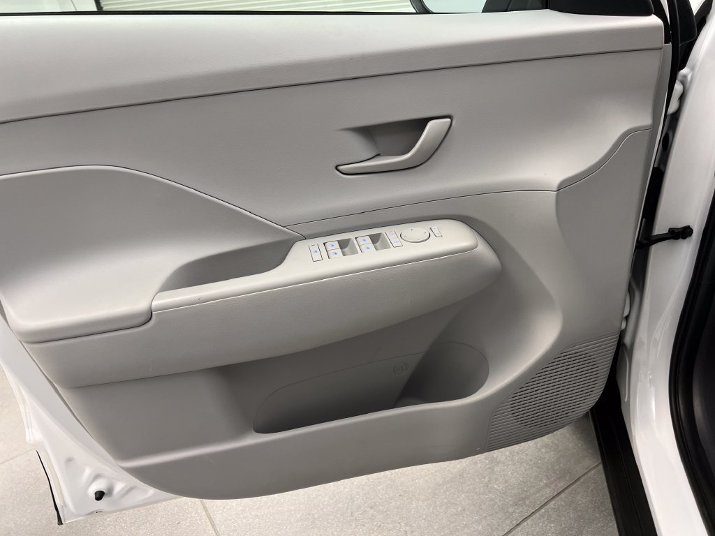 Used 2025 Hyundai Kona SEL FWD image 14