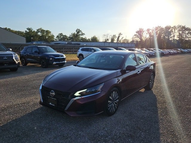 Used 2023 Nissan Altima 2.5 SV image 3