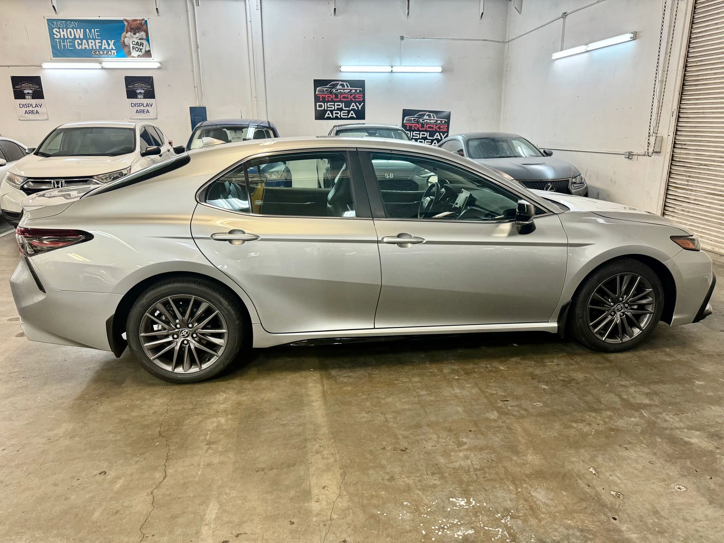 Used 2023 Toyota Camry SE image 4